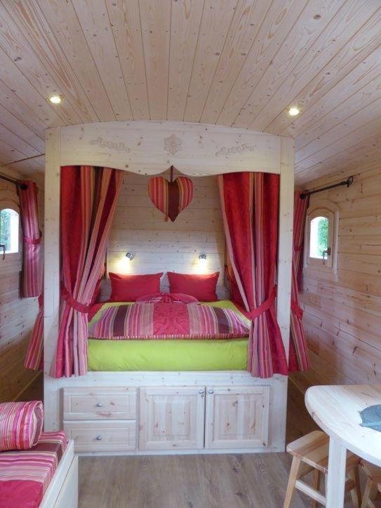 Вилла La Roulotte De Bourgogne Brianny Экстерьер фото